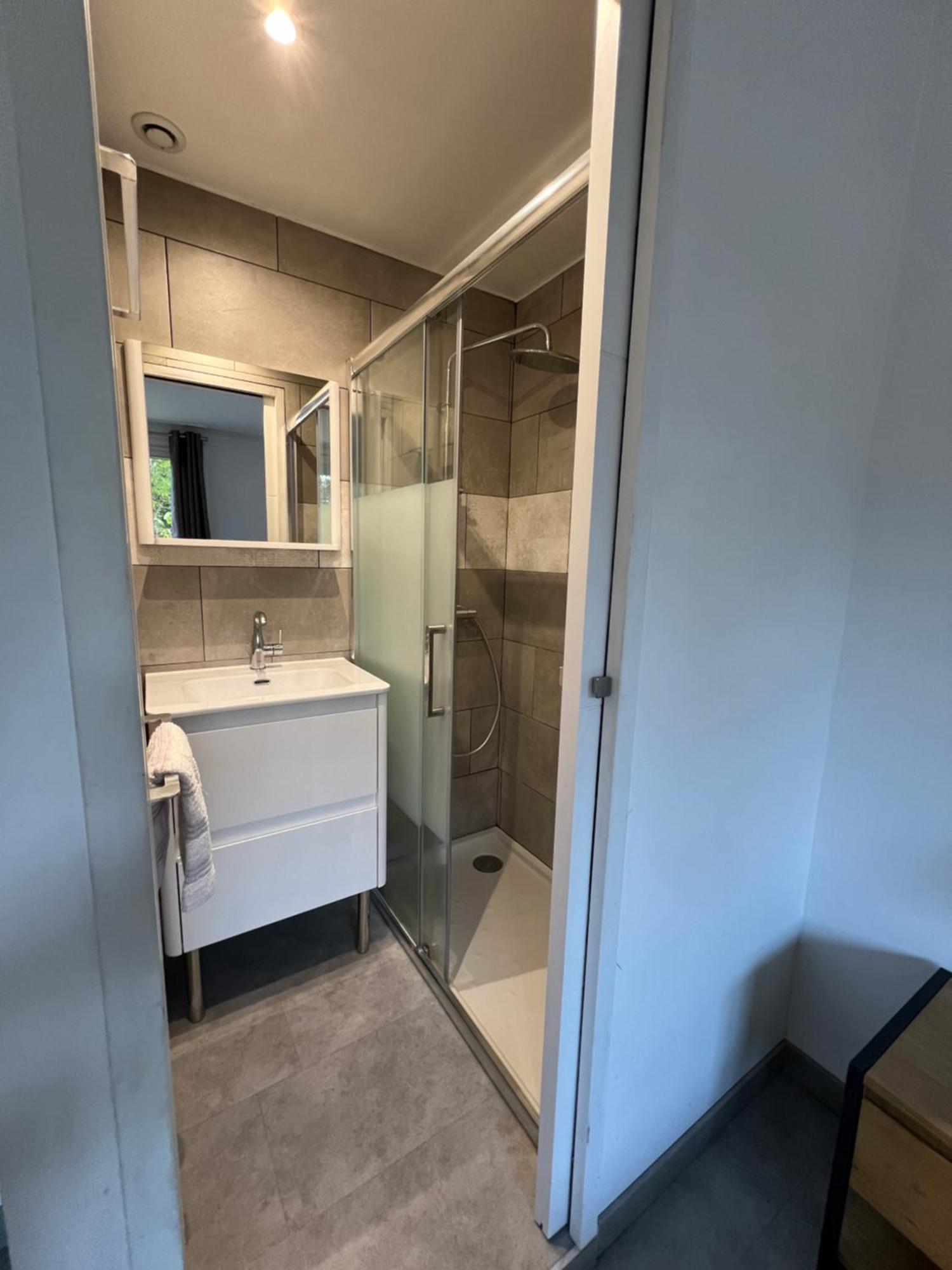 Chambre Avec Salle D'Eau Privee Dans Appartement Partage 200 M Du Tram 蒙彼利埃 客房 照片